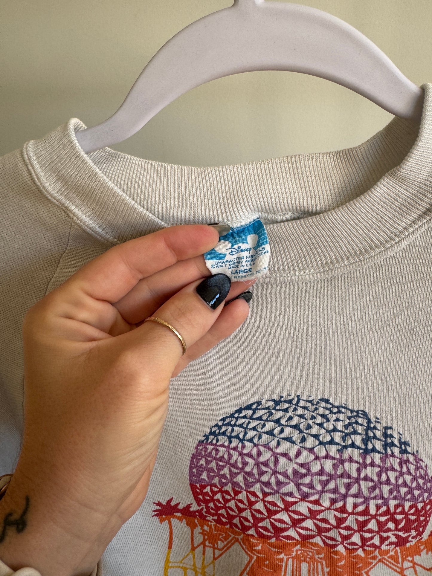 *Vintage* Epcot Arts Crew Sweatshirt | L, fits like a M